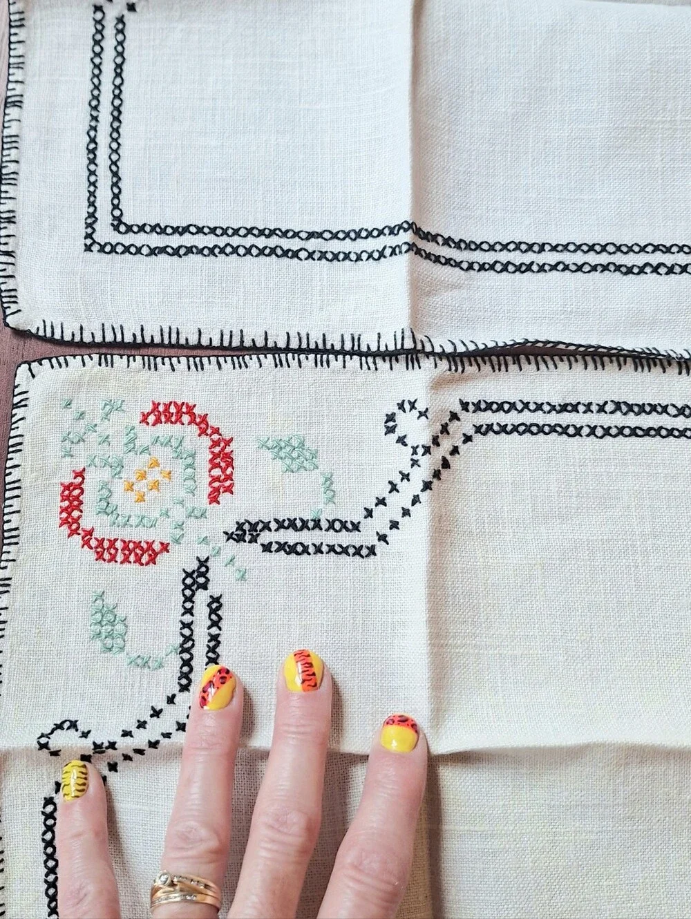 Vintage Handmade Embroidered Floral Linen Napkins Set of 4, Ivory